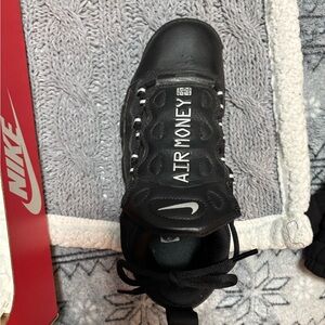 Nike air more money size 6y black and silver